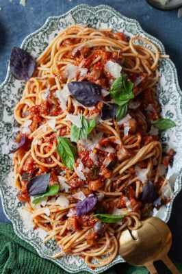  Pasta alla Norma: ¡Un canto de sabores sicilianos que combinan la dulzura del tomate con la intensidad del queso ricotta!