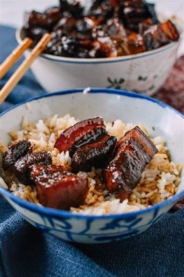  ¡Mao's Braised Pork Belly! Saborear la dulzura acaramelada y la textura desmenuzable de este clásico Hunan.