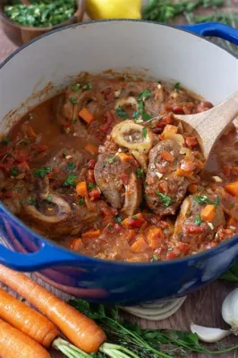  Osso Buco: Una experiencia crujiente que se desliza con la delicadeza de una nube de terciopelo!